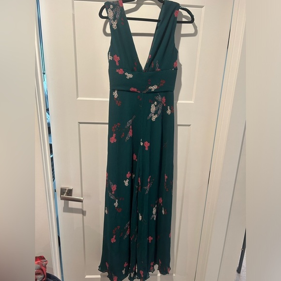 NWT Women’s Size Small Green Floral Plunge Neck jumpsuit - Picture 2 of 13
